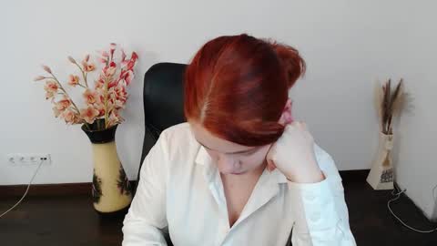 Snapshot of sun_lovely chatting on 11.29.25 Alexi online show from 11.29.25