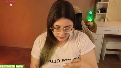 Snapshot of sunflower0907 chatting on 04.28.26 Tina. Im topless model online show from 04.28.26