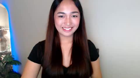 Snapshot of sunkist_mwhh chatting on 12.16.25 harley online show from 12.16.25