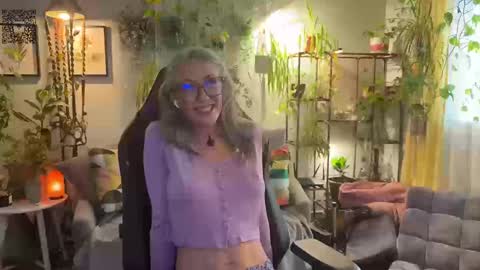 Snapshot of sunnie_dayz chatting on 09.23.25 Hi Im Sunnie - Next show Friday August 1 online show from 09.23.25