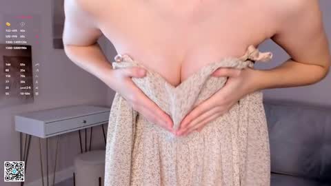 Snapshot of sunnmoonn chatting on 02.28.25 Lily online show from 02.28.25