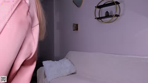 Snapshot of sunnmoonn chatting on 09.13.25 Lily online show from 09.13.25