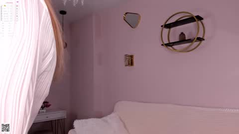 Snapshot of sunnmoonn chatting on 09.15.25 Lily online show from 09.15.25