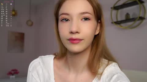 Snapshot of sunnmoonn chatting on 09.19.25 Lily online show from 09.19.25