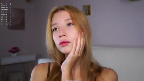 Snapshot of sunnmoonn chatting on 11.02.25 Lily online show from 11.02.25