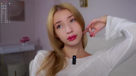 Snapshot of sunnmoonn chatting on 11.25.25 Lily online show from 11.25.25