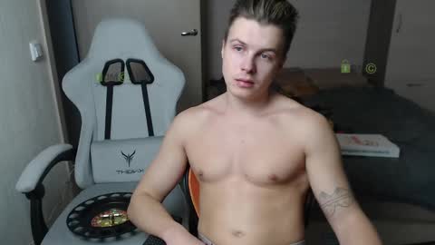 Snapshot of sunny1girl chatting on 02.14.25 Alice and Sergey online show from 02.14.25