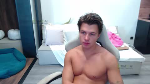 Snapshot of sunny1girl chatting on 10.07.25 Alice and Sergey online show from 10.07.25