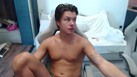 Snapshot of sunny1girl chatting on 10.12.25 Alice and Sergey online show from 10.12.25