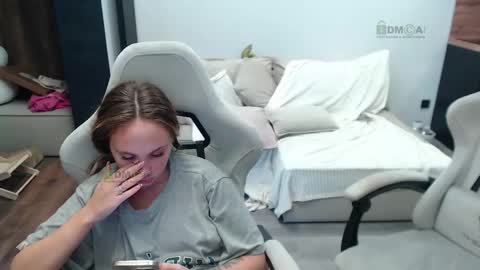 Snapshot of sunny1girl chatting on 10.16.25 Alice and Sergey online show from 10.16.25