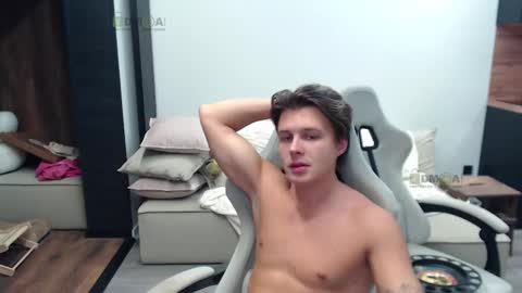 Snapshot of sunny1girl chatting on 10.18.25 Alice and Sergey online show from 10.18.25