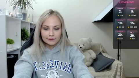 Naomi online show from 09.12.25