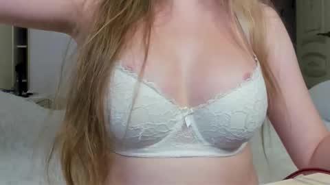 Snapshot of sunny_love__ chatting on 11.08.25 Vanessa online show from 11.08.25