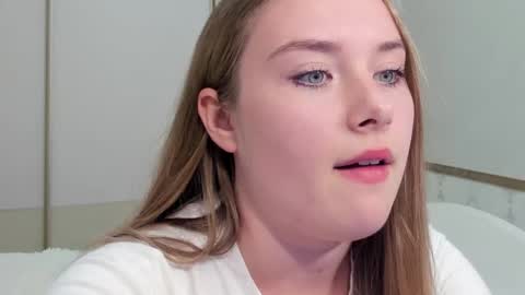 Snapshot of sunny_love__ chatting on 11.28.25 Vanessa online show from 11.28.25