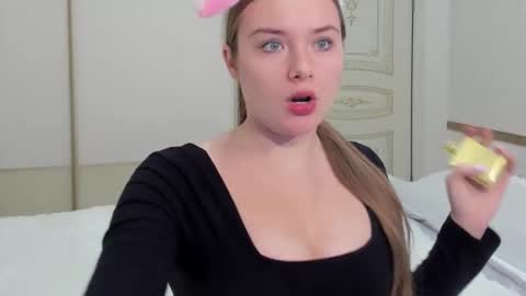 Snapshot of sunny_love__ chatting on 12.22.25 Vanessa online show from 12.22.25