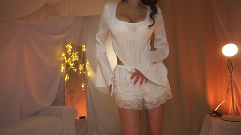 Snapshot of sunny_maria chatting on 12.19.24 Maria online show from 12.19.24