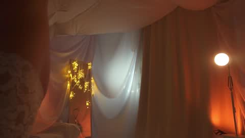 Snapshot of sunny_maria chatting on 12.22.24 Maria online show from 12.22.24