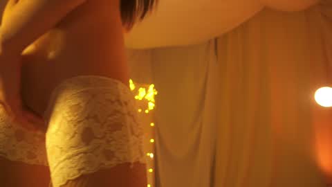 Snapshot of sunny_maria chatting on 12.24.24 Maria online show from 12.24.24