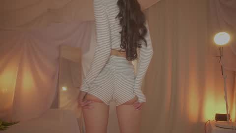 Snapshot of sunny_maria chatting on 10.22.25 Maria online show from 10.22.25