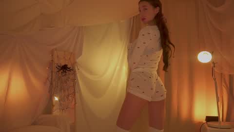 Snapshot of sunny_maria chatting on 11.22.25 Maria online show from 11.22.25