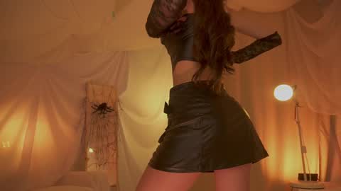 Snapshot of sunny_maria chatting on 11.24.25 Maria online show from 11.24.25