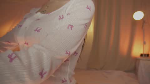 Snapshot of sunny_maria chatting on 11.29.25 Maria online show from 11.29.25