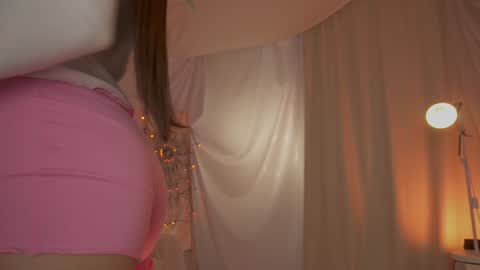 Snapshot of sunny_maria chatting on 12.20.25 Maria online show from 12.20.25