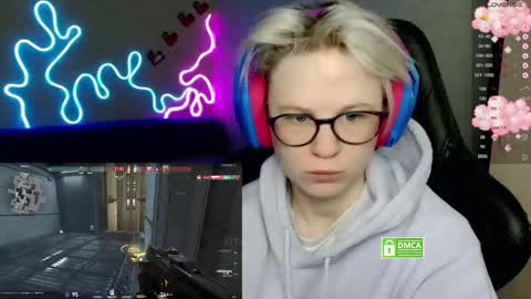 Snapshot of sunny_mood chatting on 11.12.25 sunny mood online show from 11.12.25