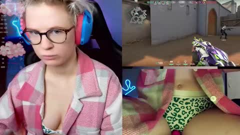 Snapshot of sunny_mood chatting on 11.22.25 sunny mood online show from 11.22.25