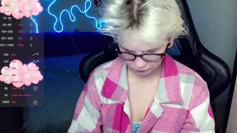 Snapshot of sunny_mood chatting on 12.02.25 sunny mood online show from 12.02.25