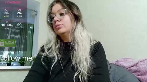 Snapshot of sunny_mood chatting on 12.14.25 sunny mood online show from 12.14.25