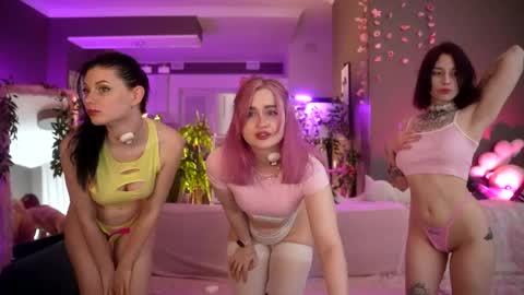Snapshot of sunnyfia chatting on 05.28.26 Fia - TG - Mia - Alice - online show from 05.28.26