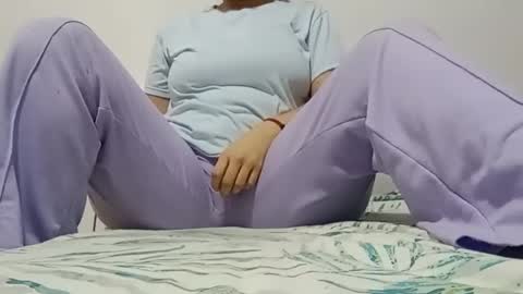 Snapshot of sunshine_days chatting on 11.10.25 Annie online show from 11.10.25