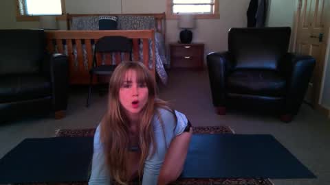 Snapshot of sunshine_pixie chatting on 11.22.25 Sunray online show from 11.22.25