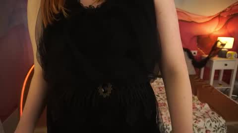 Snapshot of sunshinelolaa chatting on 10.25.25 Lola online show from 10.25.25