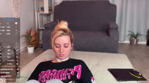 Snapshot of super_peach_stream chatting on 01.19.25 ANNApvt open full info in bio online show from 01.19.25