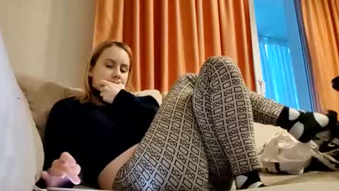 Snapshot of supereasyx chatting on 01.18.25 Annie online show from 01.18.25