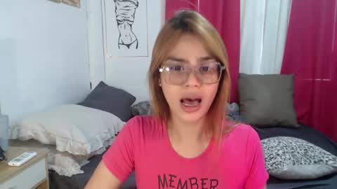 Snapshot of superhotvaleria chatting on 09.27.25 Im val online show from 09.27.25