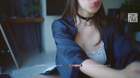 Snapshot of surfissence chatting on 06.17.26 SOFIA DAMIEN PVT MODEL online show from 06.17.26
