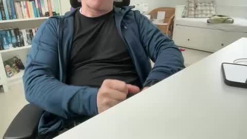 Snapshot of surfstar81 chatting on 11.28.25 surfstar81 online show from 11.28.25