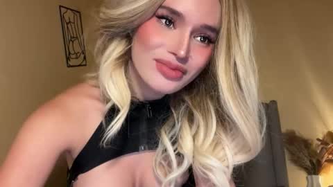 Mia online show from 11.13.25