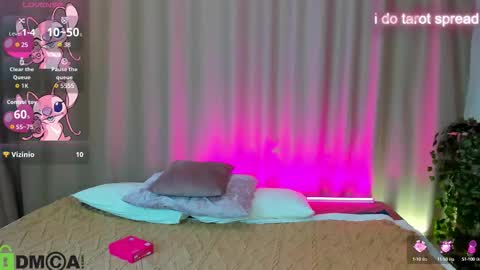 Snapshot of susan__clark chatting on 10.17.25 Annie online show from 10.17.25