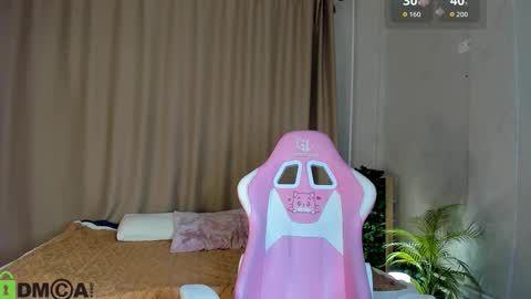 Snapshot of susan__clark chatting on 10.20.25 Annie online show from 10.20.25