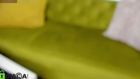 Snapshot of susan__clark chatting on 11.01.25 Annie online show from 11.01.25