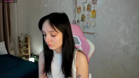 Snapshot of susan__clark chatting on 11.10.25 Annie online show from 11.10.25