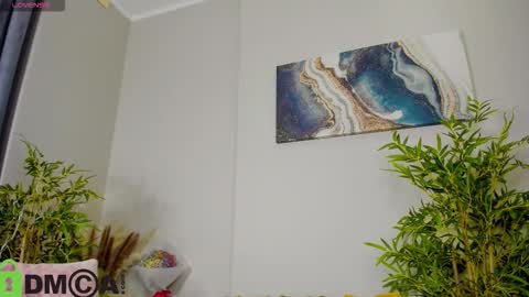 Snapshot of susan__clark chatting on 11.30.25 Annie online show from 11.30.25