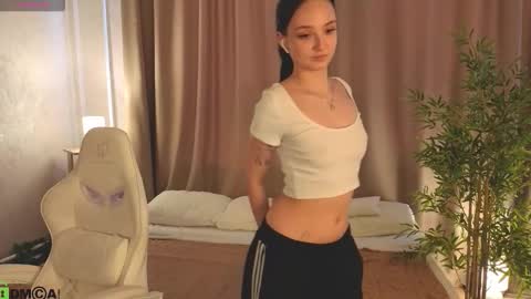 Snapshot of susan__clark chatting on 02.20.26 Annie online show from 02.20.26