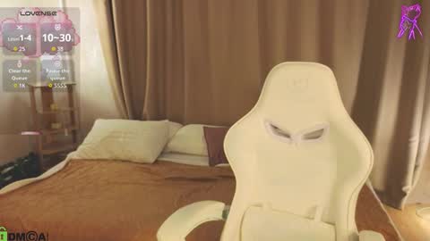 Snapshot of susan__clark chatting on 02.24.26 Annie online show from 02.24.26