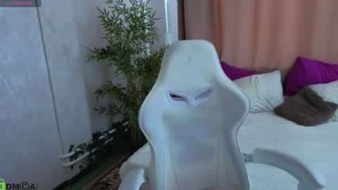 Snapshot of susan__clark chatting on 06.18.26 Annie online show from 06.18.26