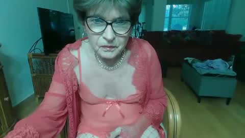 Snapshot of susanandlisa chatting on 12.18.24 sexualsusan online show from 12.18.24